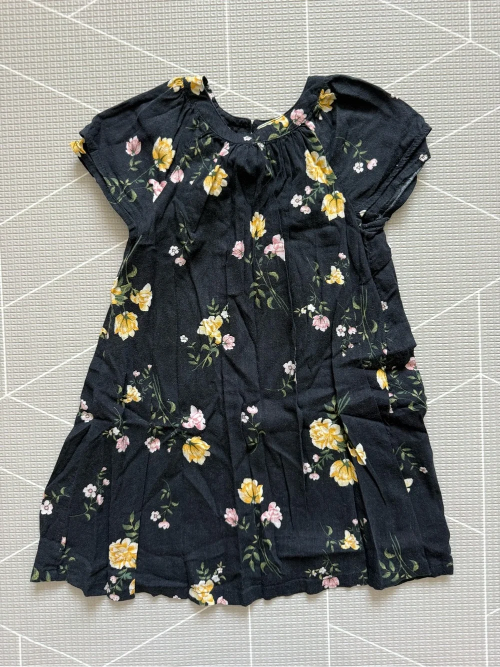 Old Navy|Baby girl/toddler dark Florals Kids Dress with Yellow Blooms•••size 4T
